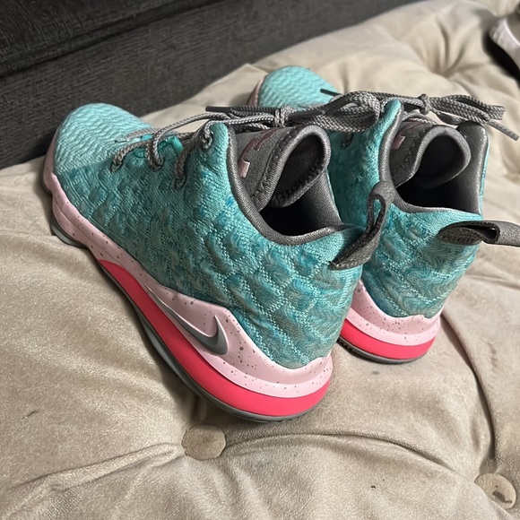 Nike Lebron Xvii Kids Basketball Shoes Bq5594 - Picture 4 of 5